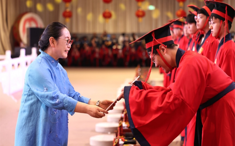 金秋揚(yáng)帆，逐夢(mèng)遠(yuǎn)航！榮程學(xué)子成人禮儀式