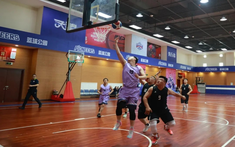 精彩對(duì)決引爆現(xiàn)場(chǎng)！榮程集團(tuán)第十四屆職工籃球賽半決賽戰(zhàn)績(jī)播報(bào)