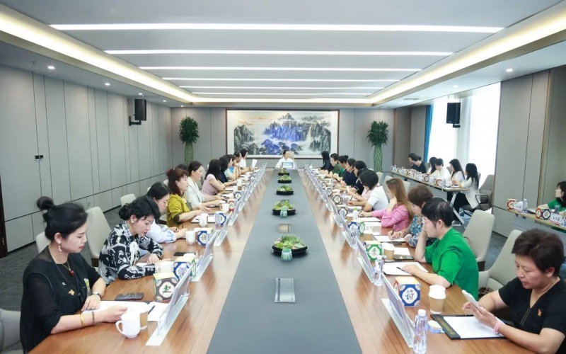 喜迎七一 向黨獻(xiàn)禮 - 張榮華主席與淄博市女企業(yè)家商會(huì)一行座談交流，凝聚她力量，展現(xiàn)她擔(dān)當(dāng)！