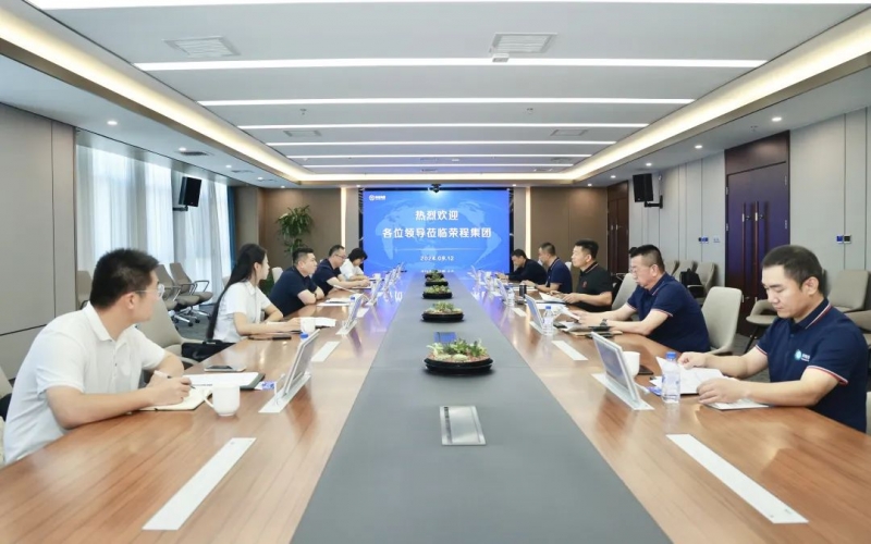 霍爾果斯經(jīng)濟開發(fā)區(qū)黨工委委員、伊寧園區(qū)黨工委副書記、管委會主任潘熹一行到榮程集團座談交流