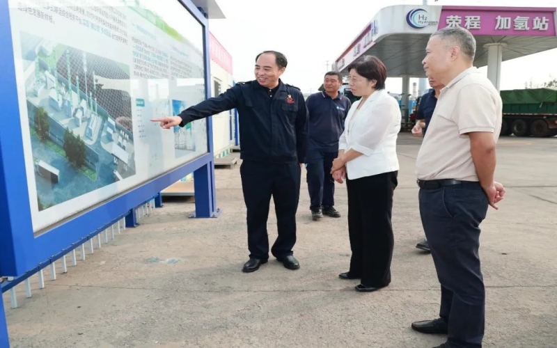 靜海區(qū)政協(xié)副主席、黨組成員于清一行到榮程集團參觀調(diào)研