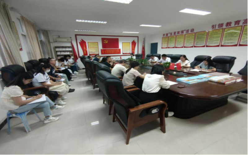 逐夢青藍，薪火相傳——略陽榮程中學2024——2025學年“青藍工程”師徒結(jié)對啟動儀式圓滿完成