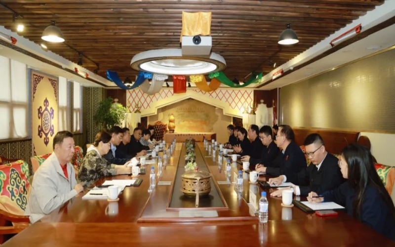 津南區(qū)關(guān)工委主任楊令生一行到榮程集團調(diào)研座談