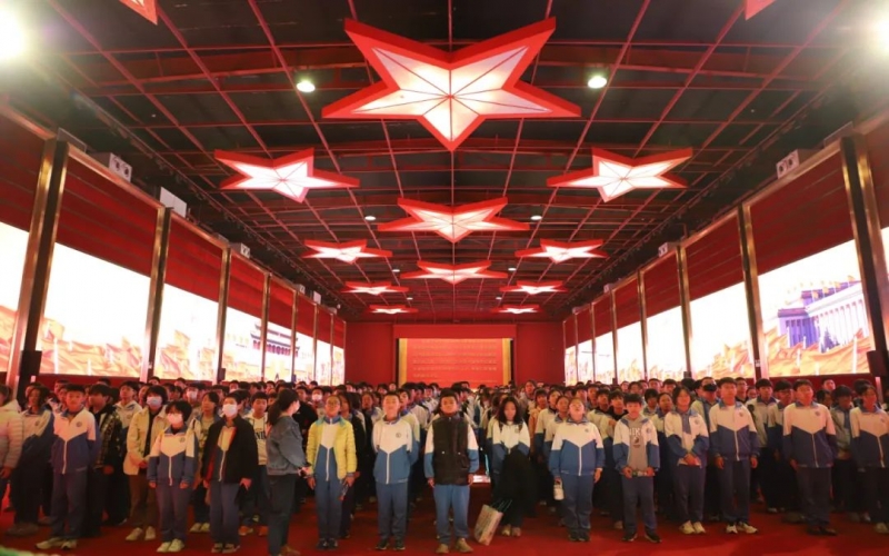 傳承紅色基因 激發(fā)報(bào)國(guó)熱情 時(shí)代記憶館迎來(lái)天津市82中500余名師生