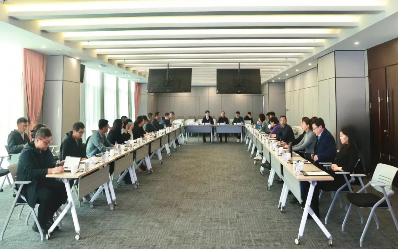 天津鋼協(xié)、冶金商會(huì)、青企協(xié)、青商會(huì)一行到訪榮程集團(tuán)并召開首期“未來領(lǐng)航者青培會(huì)”