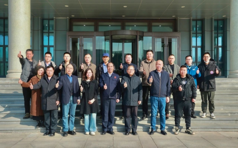 天津市鋼鐵工業(yè)協(xié)會(huì)秘書(shū)長(zhǎng)、天津市冶金商會(huì)副會(huì)長(zhǎng)楊勇一行到榮程集團(tuán)座談交流