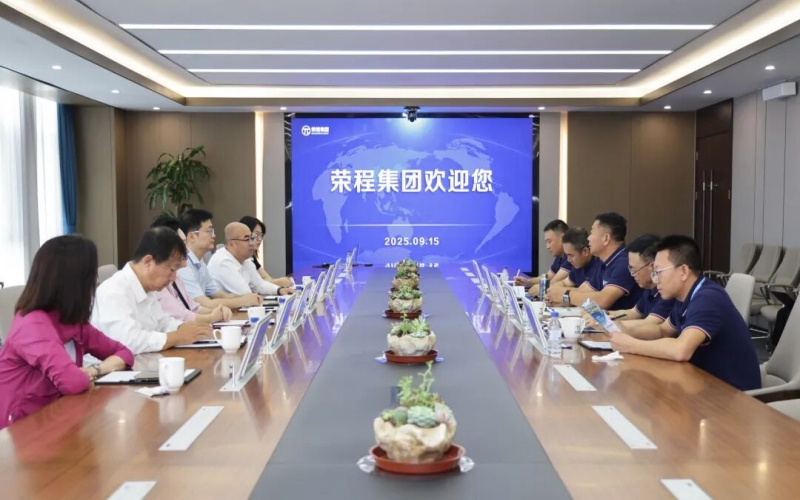 新疆生產(chǎn)建設(shè)兵團(tuán)第十四師昆玉市黨委常委、副師長(zhǎng)王鑫到訪榮程集團(tuán)